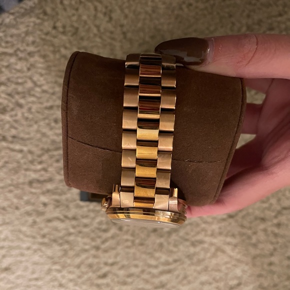 Michael Kors Runway Rose Gold Watch - Picture 6 of 6